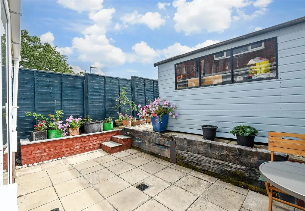 Rear Garden - Foxley Close, Redhill, Surrey - Wards of Kent