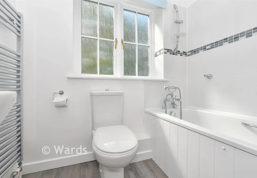 Bathroom - High Street, Headcorn, Ashford, Kent - Wards of Kent