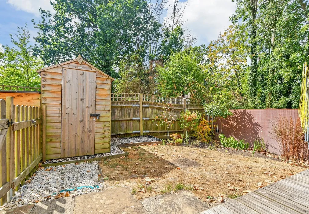 Rear Garden - High Street, Headcorn, Ashford, Kent - Wards of Kent