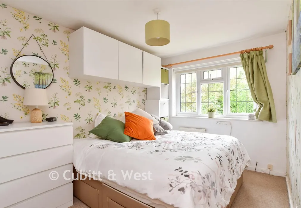 Bedroom 1 - Bridle Way, Telscombe Cliffs, East Sussex - Wards of Kent