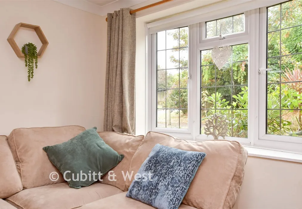 Internal Lifestyle Photograph - Bridle Way, Telscombe Cliffs, East Sussex - Wards of Kent
