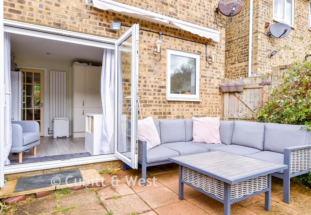 External Lifestyle Photograph - Bridle Way, Telscombe Cliffs, East Sussex - Wards of Kent