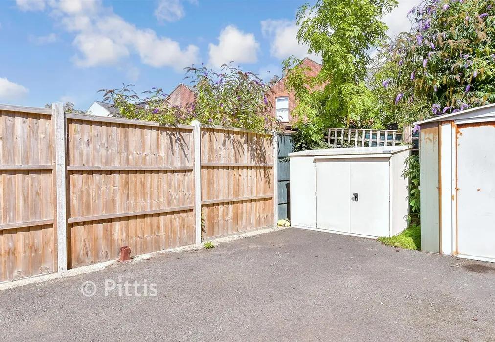 Driveway/Parking - Cornwall Road, Ventnor, Isle of Wight - Wards of Kent
