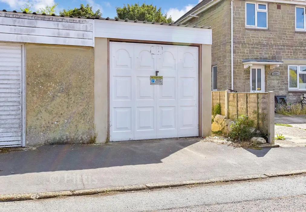 Driveway/Parking - Cornwall Road, Ventnor, Isle of Wight - Wards of Kent