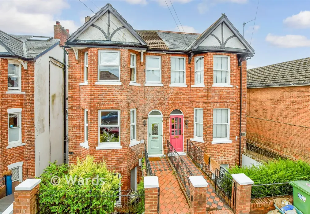 External (Brochure) : - Holmewood Road, Tunbridge Wells, Kent - Wards of Kent