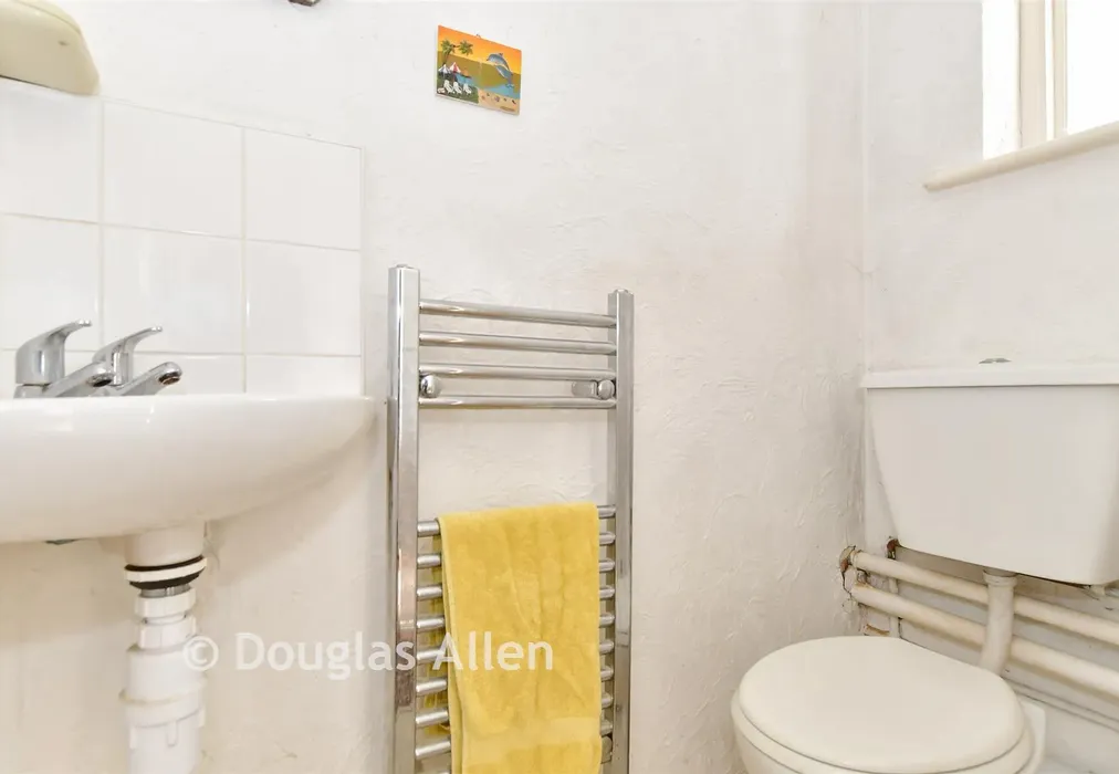 Cloakroom - River Road, Brentwood, Essex - Wards of Kent