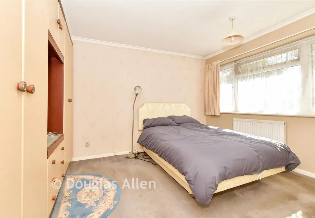 Bedroom 1 - River Road, Brentwood, Essex - Wards of Kent