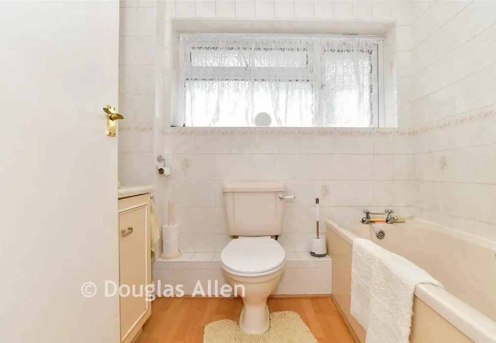 Bathroom - River Road, Brentwood, Essex - Wards of Kent