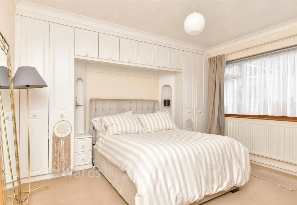 Bedroom 1 - Elmfield Close, Gravesend, Kent - Wards of Kent