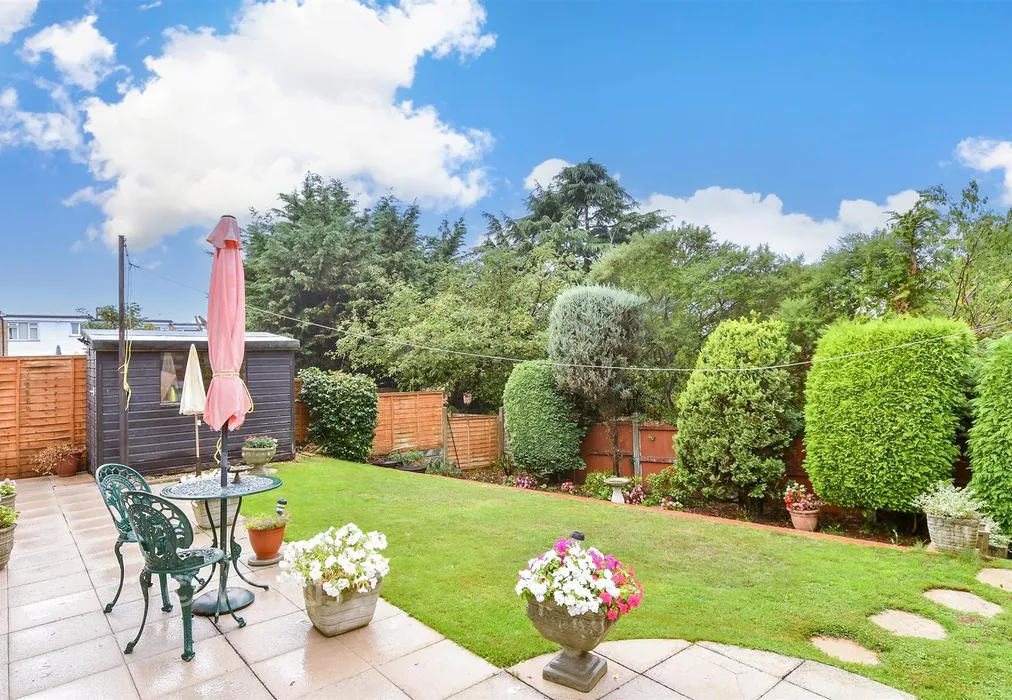 Rear Garden - Elmfield Close, Gravesend, Kent - Wards of Kent