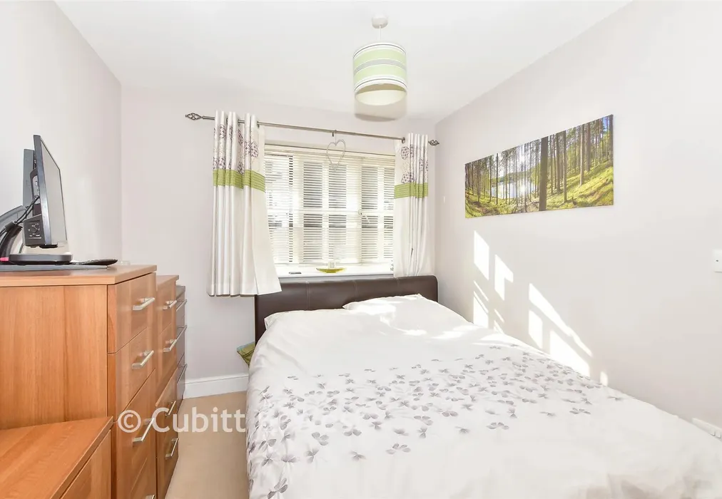 Bedroom 1 - Tanners Cross, Haywards Heath, West Sussex - Wards of Kent