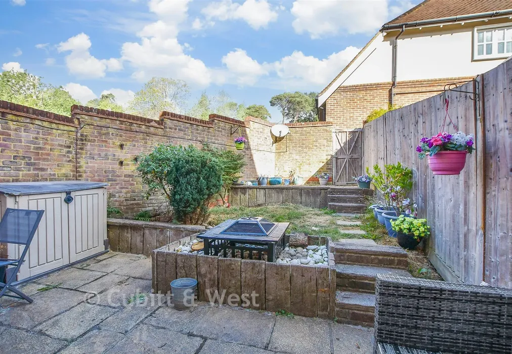 Rear Garden - Tanners Cross, Haywards Heath, West Sussex - Wards of Kent