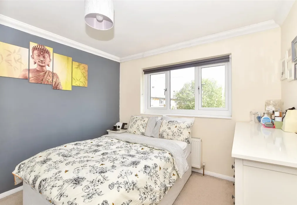 Bedroom 1 - Slinfold Walk, Crawley, West Sussex - Wards of Kent