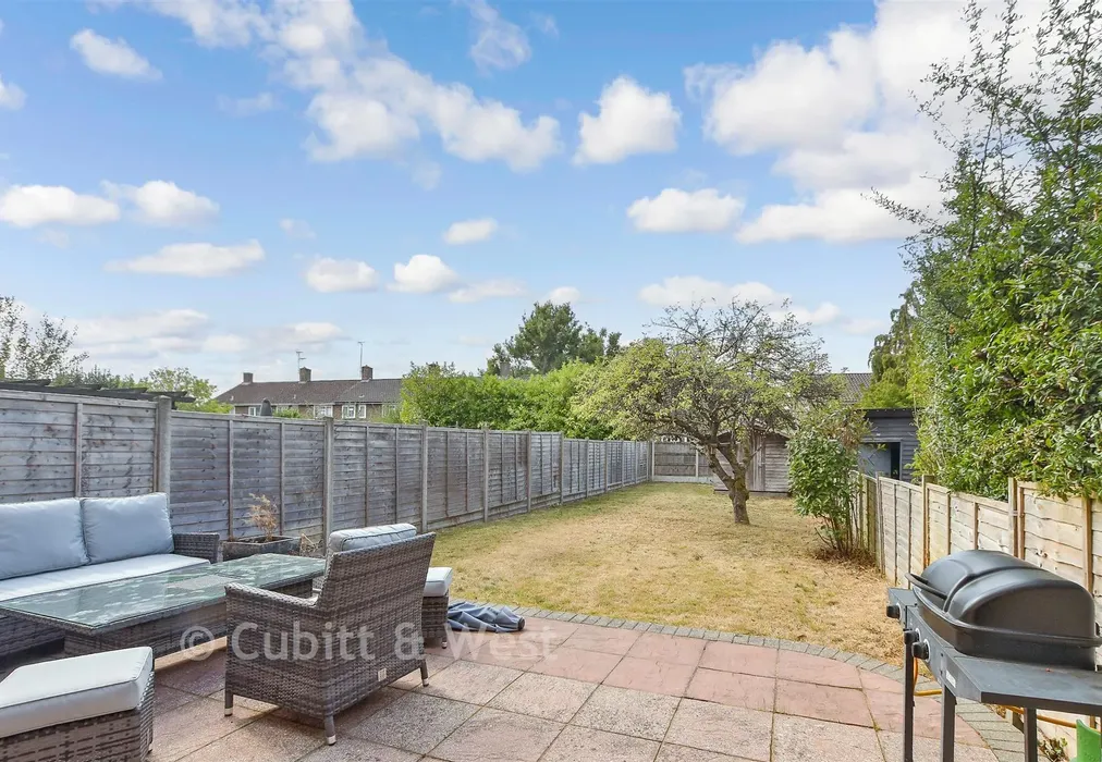 Rear Garden - Slinfold Walk, Crawley, West Sussex - Wards of Kent