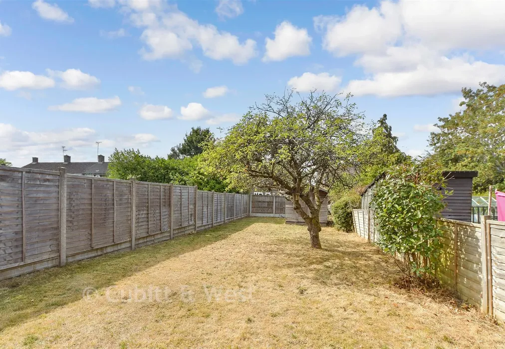 Rear Garden - Slinfold Walk, Crawley, West Sussex - Wards of Kent
