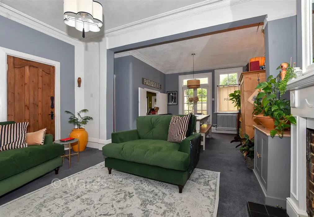 Lounge - Hollington Place, Ashford, Kent - Wards of Kent