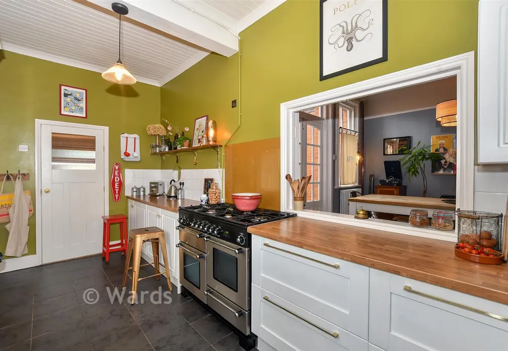 Kitchen - Hollington Place, Ashford, Kent - Wards of Kent