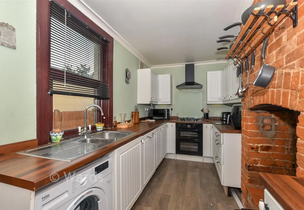Kitchen - Godinton Road, Ashford, Kent - Wards of Kent