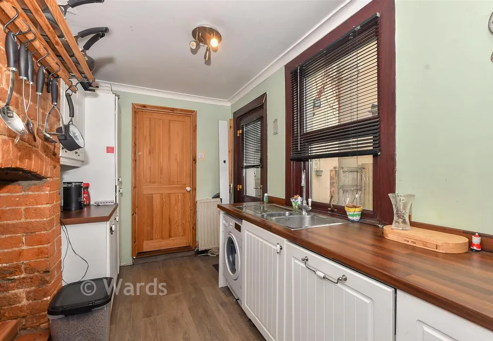 Kitchen - Godinton Road, Ashford, Kent - Wards of Kent