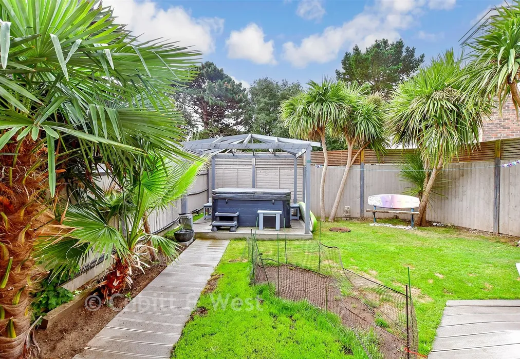 Rear Garden - Watersmead Drive, Littlehampton, West Sussex - Wards of Kent