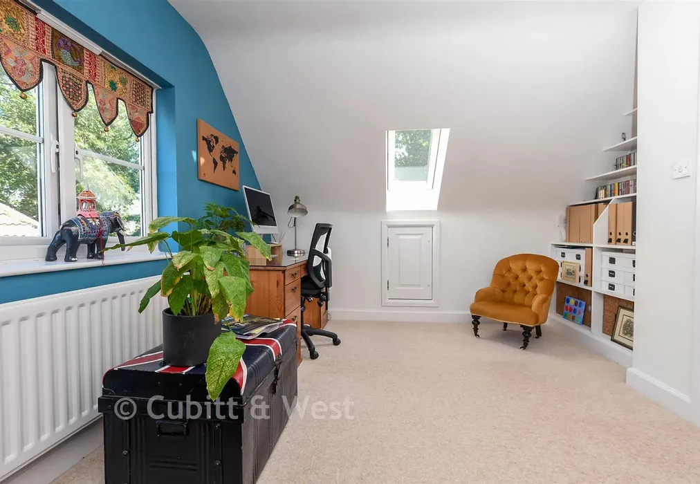 Bedroom 5 - Clifton Close, Langshott, Surrey - Wards of Kent