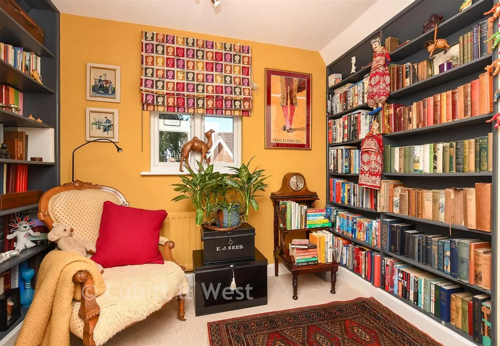 Study - Clifton Close, Langshott, Surrey - Wards of Kent