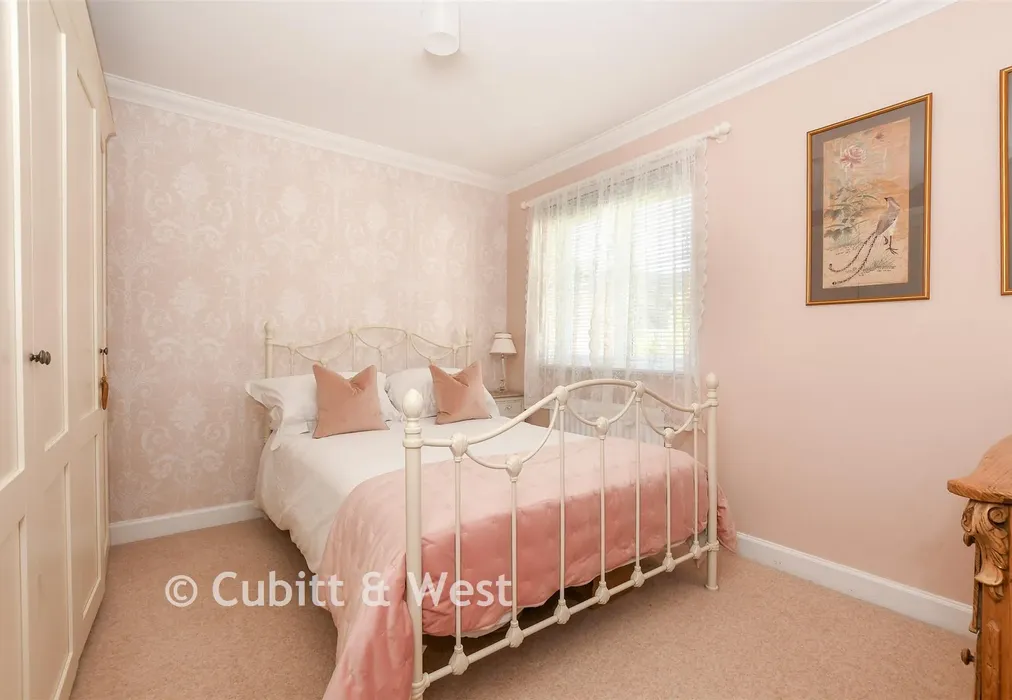 Bedroom 2 - Clifton Close, Langshott, Surrey - Wards of Kent