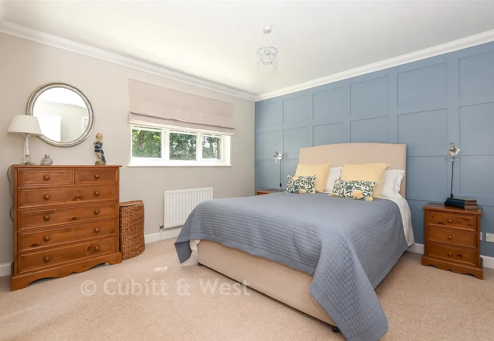 Bedroom 1 - Clifton Close, Langshott, Surrey - Wards of Kent