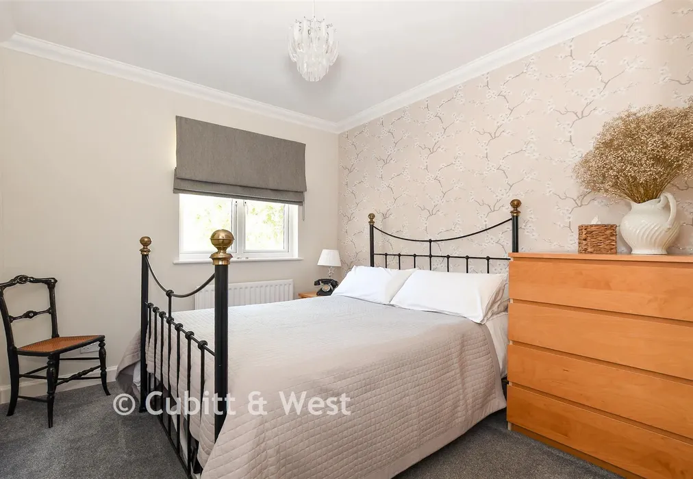 Bedroom 3 - Clifton Close, Langshott, Surrey - Wards of Kent