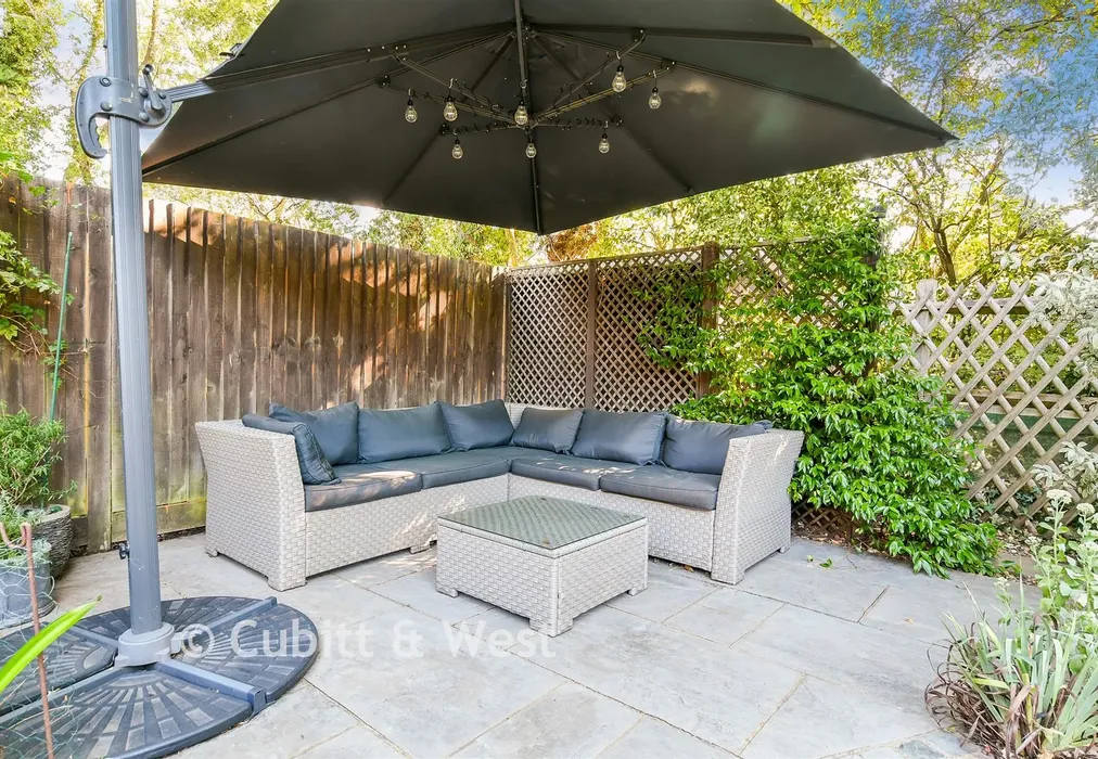 Rear Garden - Clifton Close, Langshott, Surrey - Wards of Kent