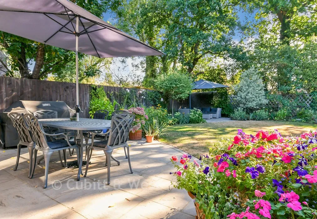 Rear Garden - Clifton Close, Langshott, Surrey - Wards of Kent