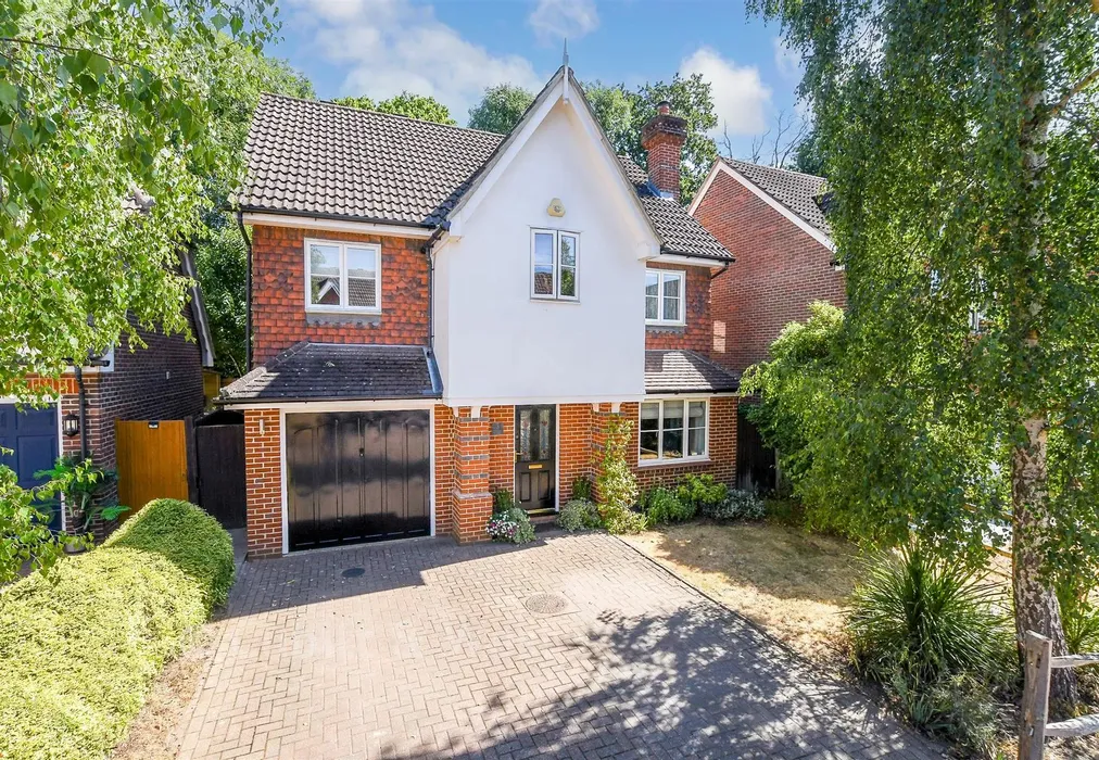 External (Web) - Clifton Close, Langshott, Surrey - Wards of Kent