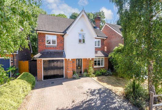 Clifton Close, Langshott, Surrey - Wards of Kent