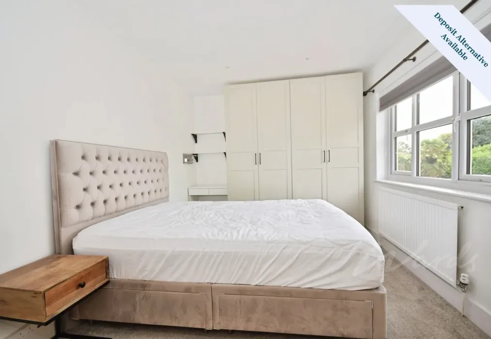 Principal bedroom - Romney Road Willesborough TN24 - Wards of Kent