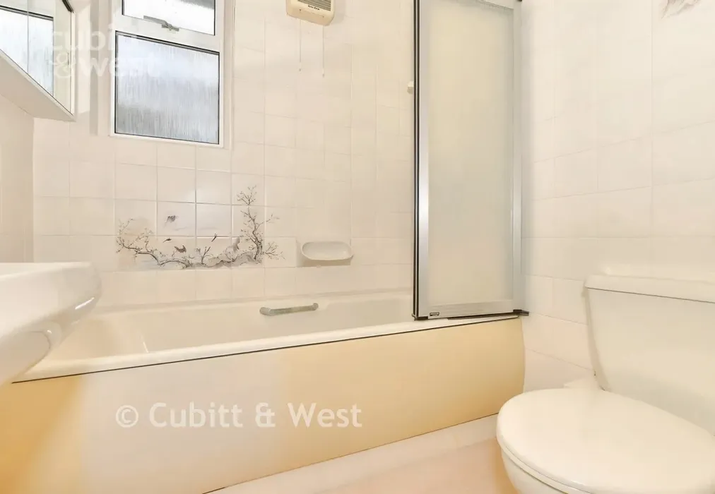 Bathroom - Eley Crescent, Rottingdean, BN2 - Wards of Kent
