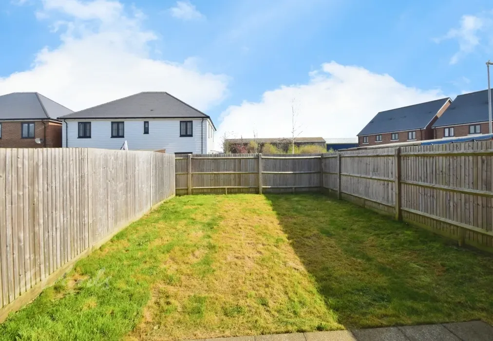 Garden - The Droveway Deal CT14 - Wards of Kent