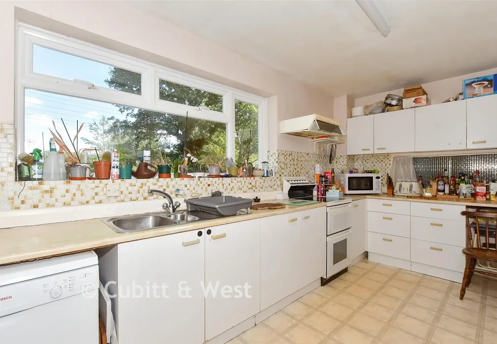 Kitchen - Herons Close, Kirdford, West Sussex - Wards of Kent