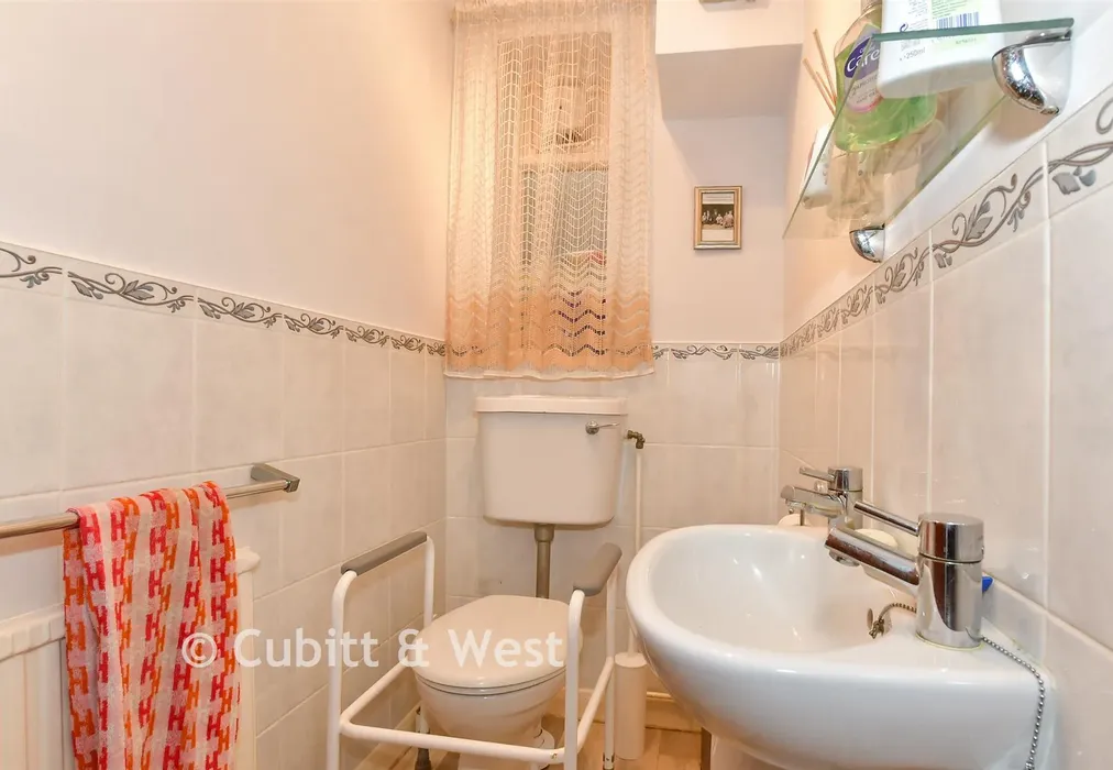 WC - Herons Close, Kirdford, West Sussex - Wards of Kent