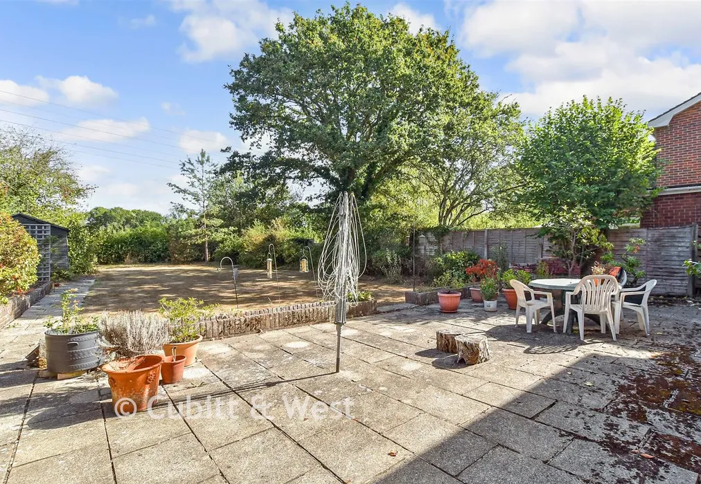 Rear Garden - Herons Close, Kirdford, West Sussex - Wards of Kent