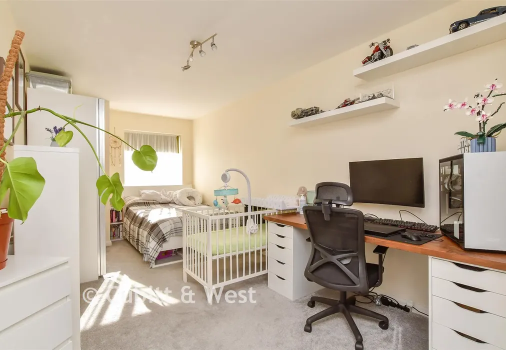 Bedroom 1 - Cambrian Way, Tarring, West Sussex - Wards of Kent