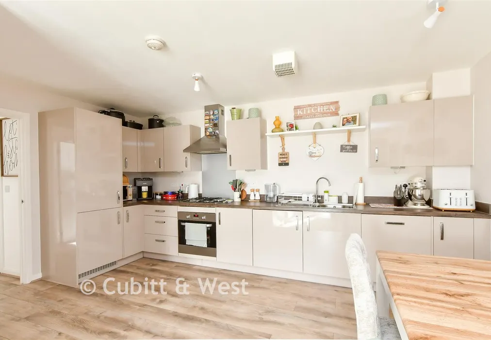 Kitchen/ Living Room - Cambrian Way, Tarring, West Sussex - Wards of Kent