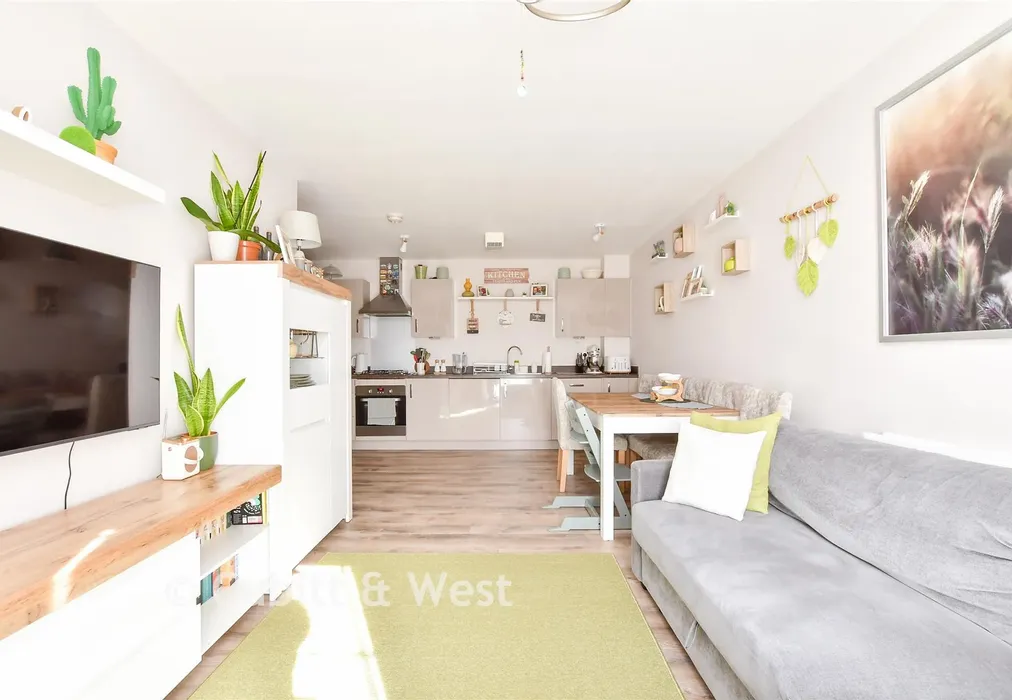 Kitchen/ Living Room - Cambrian Way, Tarring, West Sussex - Wards of Kent
