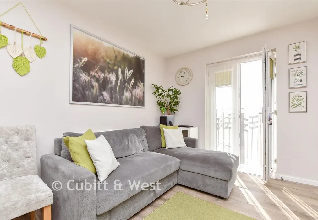 Internal Lifestyle Photograph - Cambrian Way, Tarring, West Sussex - Wards of Kent