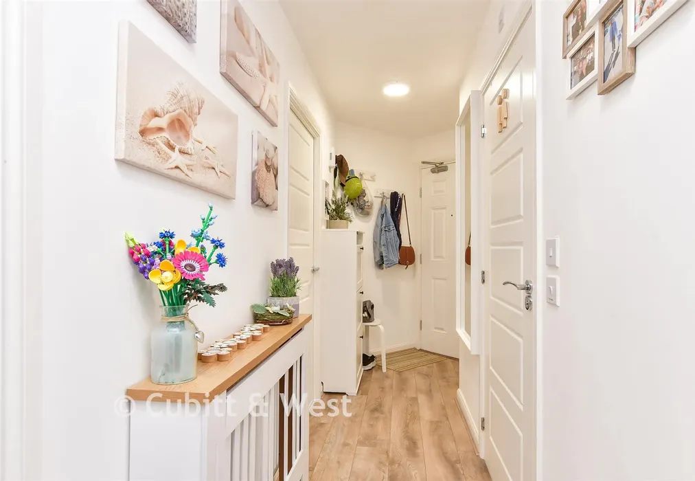 Entrance Hall - Cambrian Way, Tarring, West Sussex - Wards of Kent