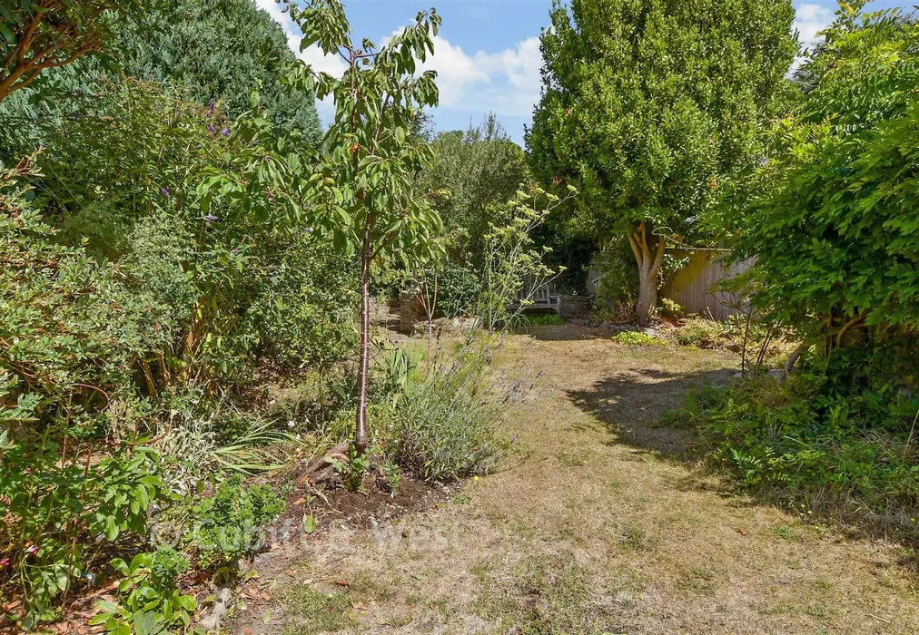 Rear Garden - Larkfield Way, Brighton, East Sussex - Wards of Kent