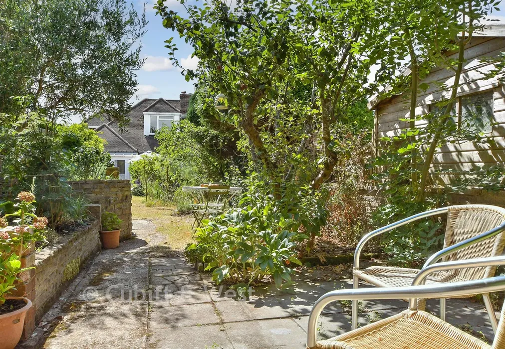 Rear Garden - Larkfield Way, Brighton, East Sussex - Wards of Kent