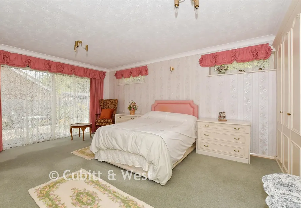 Bedroom 1 - Faithfull Crescent, Storrington, Pulborough, West Sussex - Wards of Kent