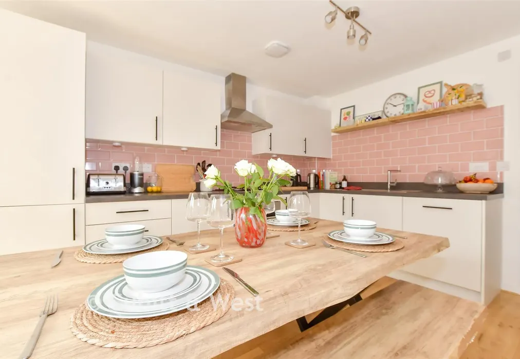 Internal Lifestyle Photograph - Farrenden Way, Eastergate, Chichester, West Sussex - Wards of Kent