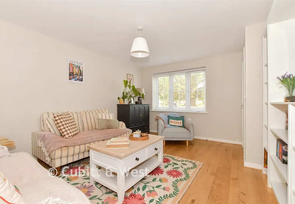 Lounge - Farrenden Way, Eastergate, Chichester, West Sussex - Wards of Kent