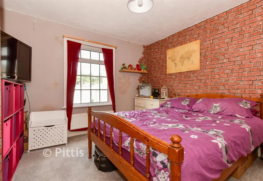 Bedroom 1 - Bettesworth Road, Haylands, Ryde, Isle of Wight - Wards of Kent